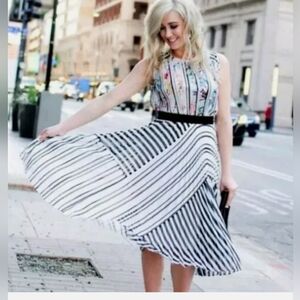 BCBG MAXAZRIA DRESS PLEATED WHITE BLACKCOLOR Size S